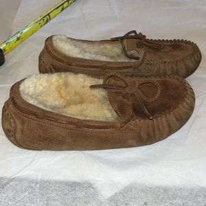 UGG DAKOTA MOCCASIN - BROWN SUEDE SHEARLING LINED Sz 5, freshly conditioned